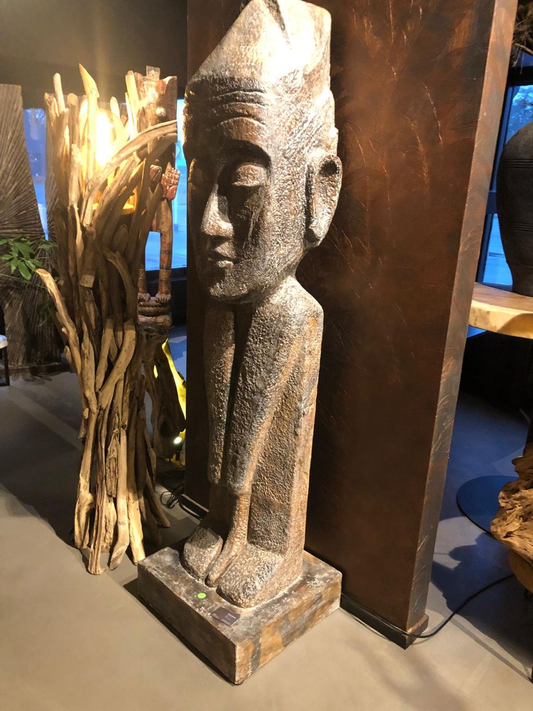 Holz-Statuen