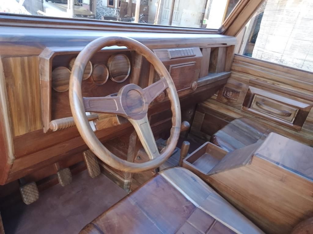 Oldtimer-Interieur – Teakholz